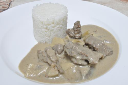 Hovězí sval na žampionech – Snadné recept z Česko kuchyně, hotový za 30 - 45 minut